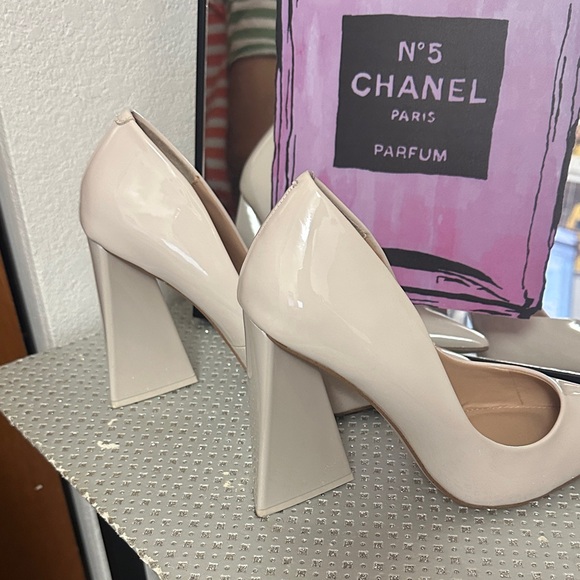 Steve Madden Shoes - FINAL PRICE DROP Steve Madden Cream Block Heel Pumps EUC